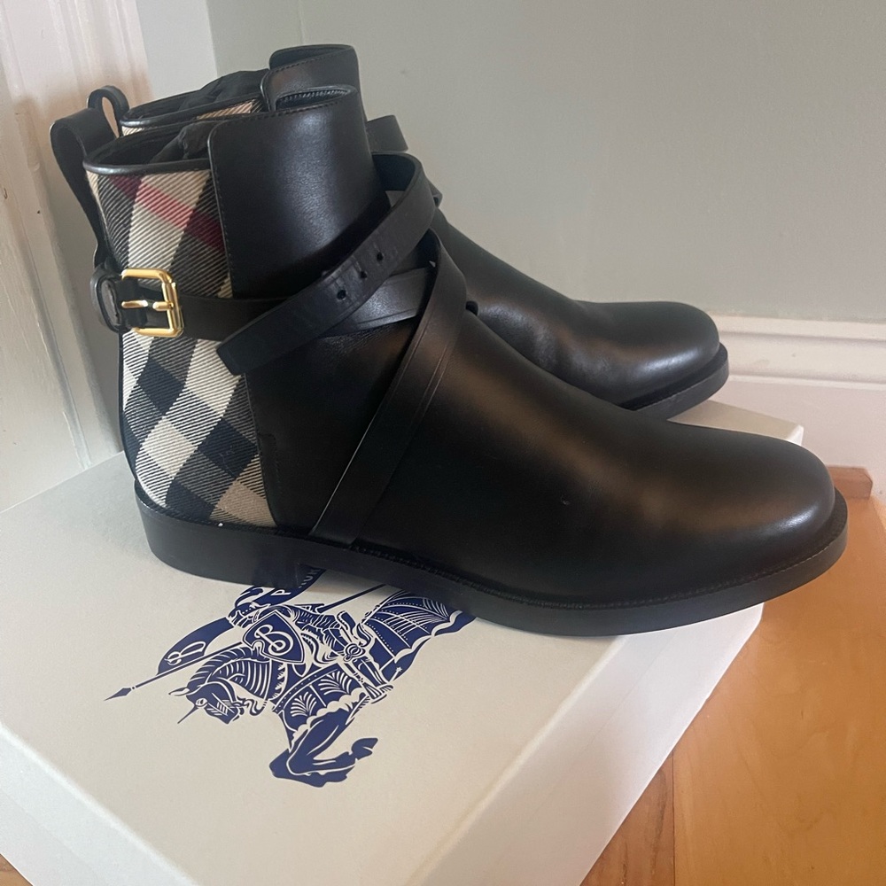 Burberry Boots Size 9 new, never worn - Picture 3 of 10